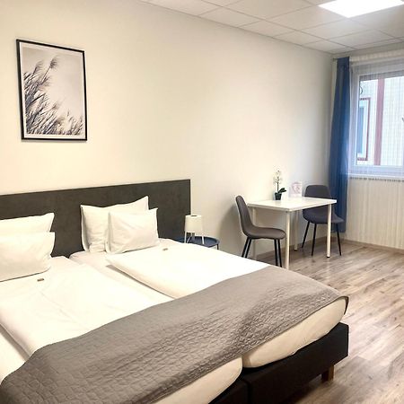 Vecsesi Rendezvenykoezpont Es Panzio Bed & Breakfast Luaran gambar