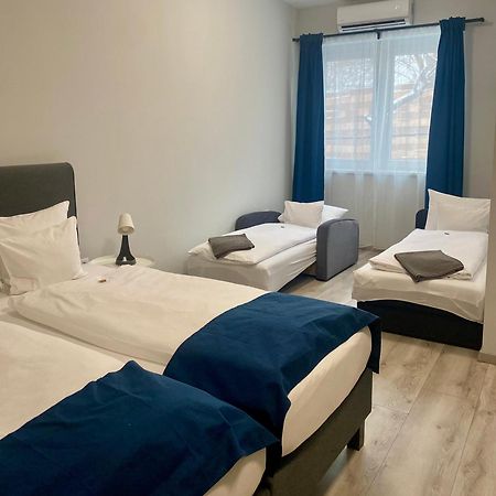 Vecsesi Rendezvenykoezpont Es Panzio Bed & Breakfast Luaran gambar