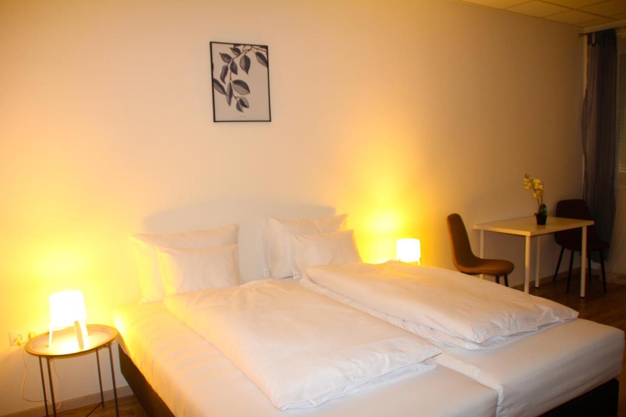 Vecsesi Rendezvenykoezpont Es Panzio Bed & Breakfast Luaran gambar
