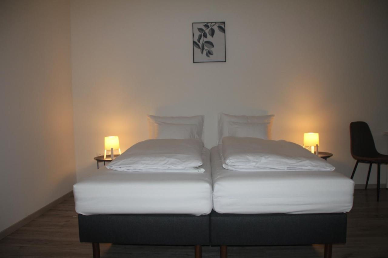 Vecsesi Rendezvenykoezpont Es Panzio Bed & Breakfast Luaran gambar
