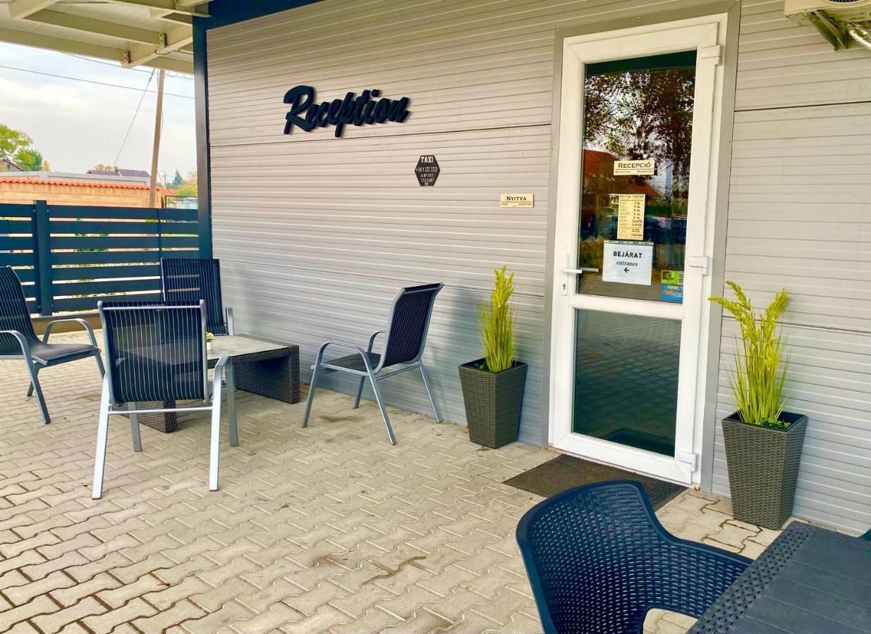 Vecsesi Rendezvenykoezpont Es Panzio Bed & Breakfast Luaran gambar