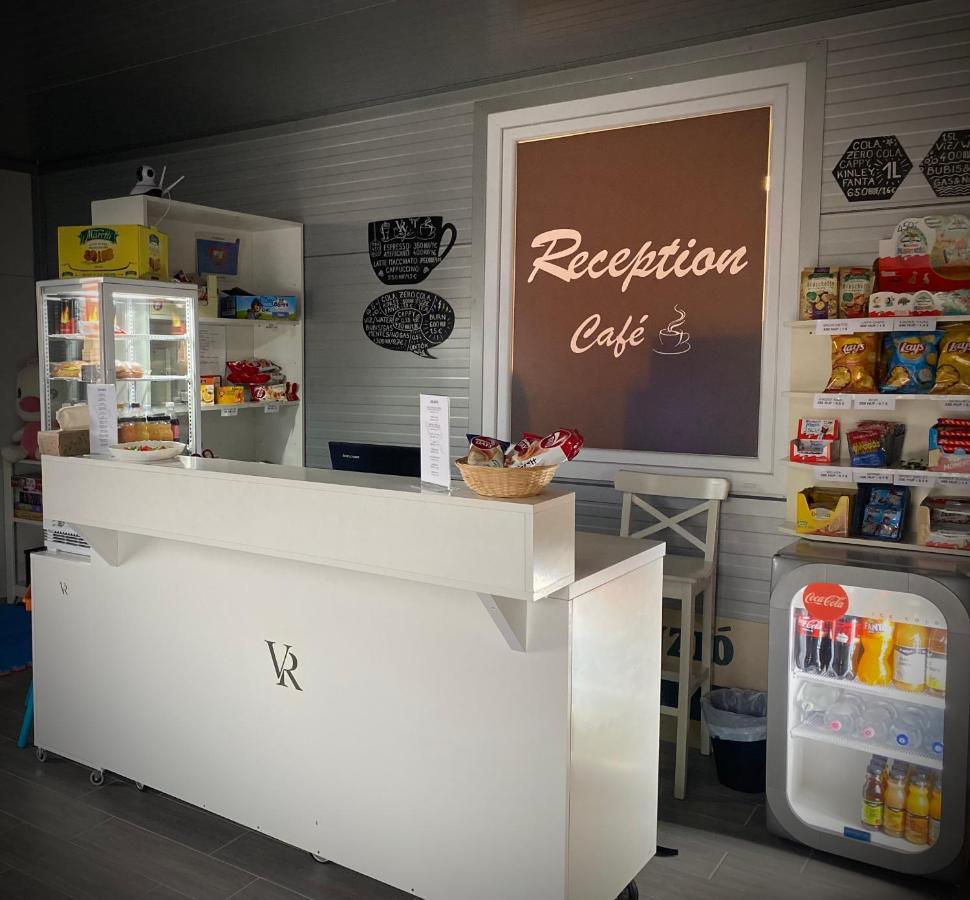 Vecsesi Rendezvenykoezpont Es Panzio Bed & Breakfast Luaran gambar