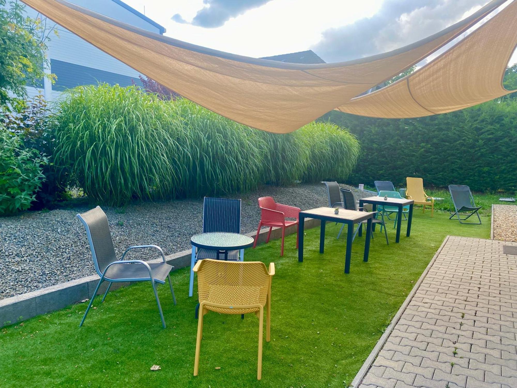 Vecsesi Rendezvenykoezpont Es Panzio Bed & Breakfast Luaran gambar