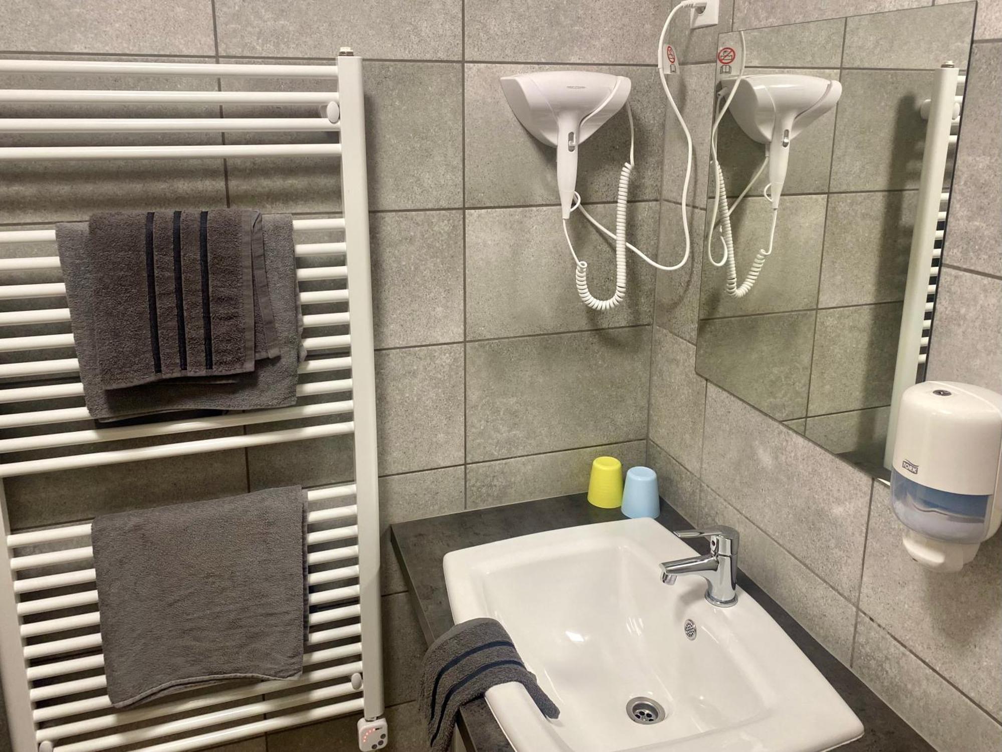 Vecsesi Rendezvenykoezpont Es Panzio Bed & Breakfast Luaran gambar