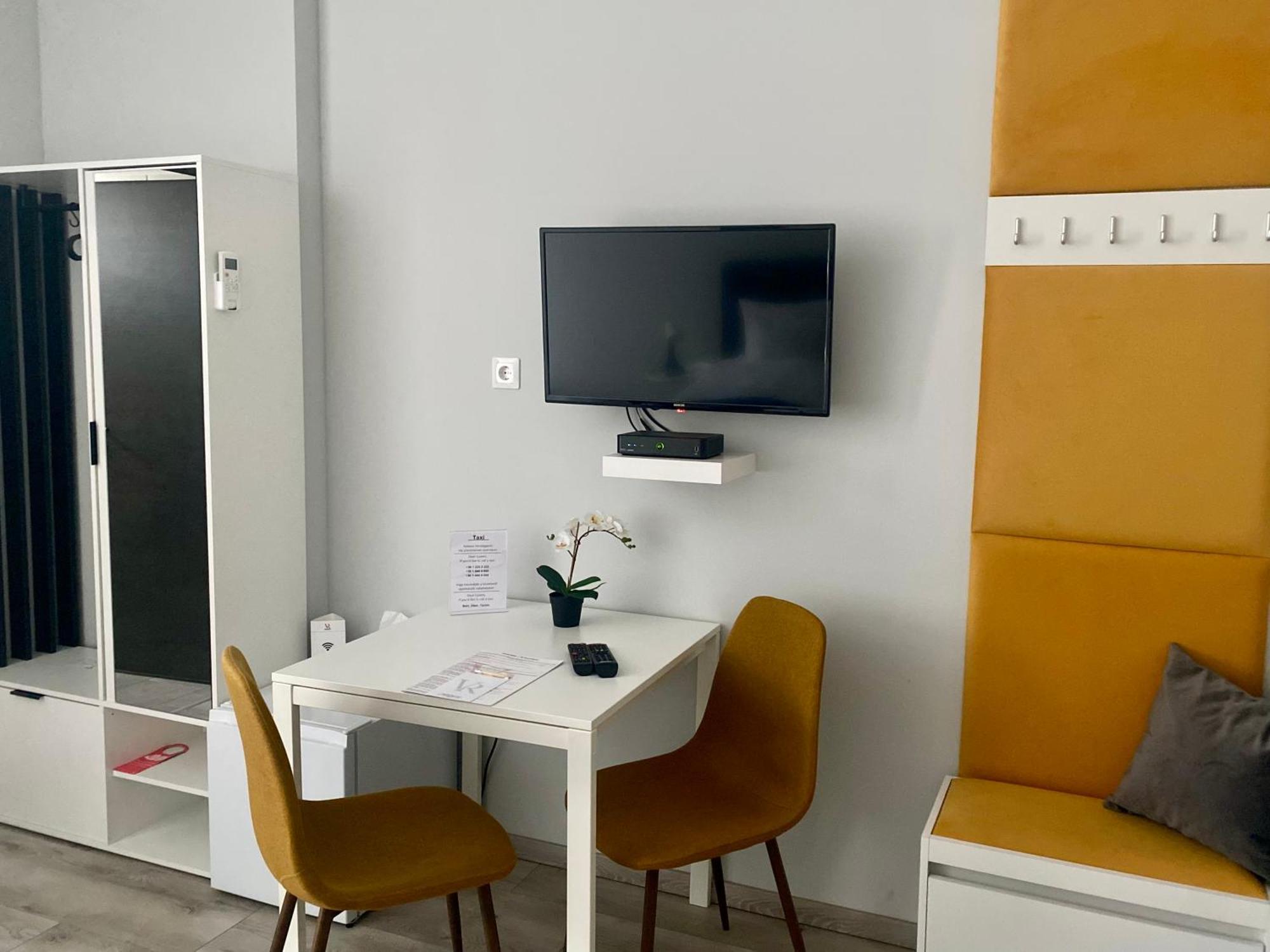 Vecsesi Rendezvenykoezpont Es Panzio Bed & Breakfast Luaran gambar