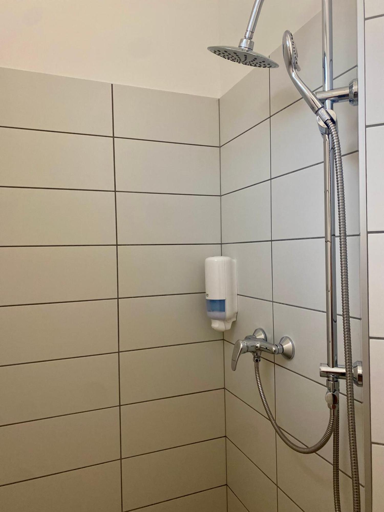 Vecsesi Rendezvenykoezpont Es Panzio Bed & Breakfast Luaran gambar
