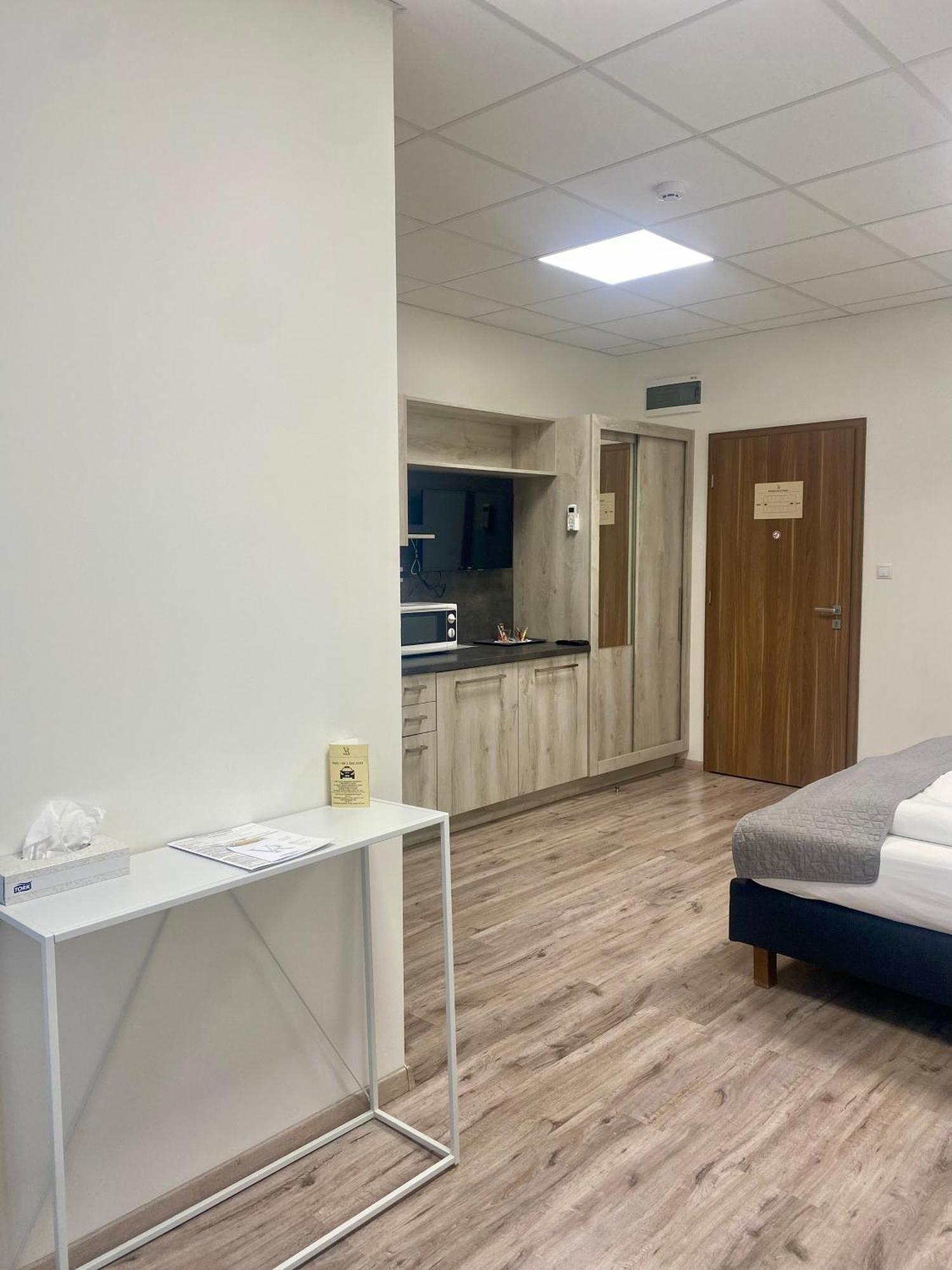 Vecsesi Rendezvenykoezpont Es Panzio Bed & Breakfast Luaran gambar