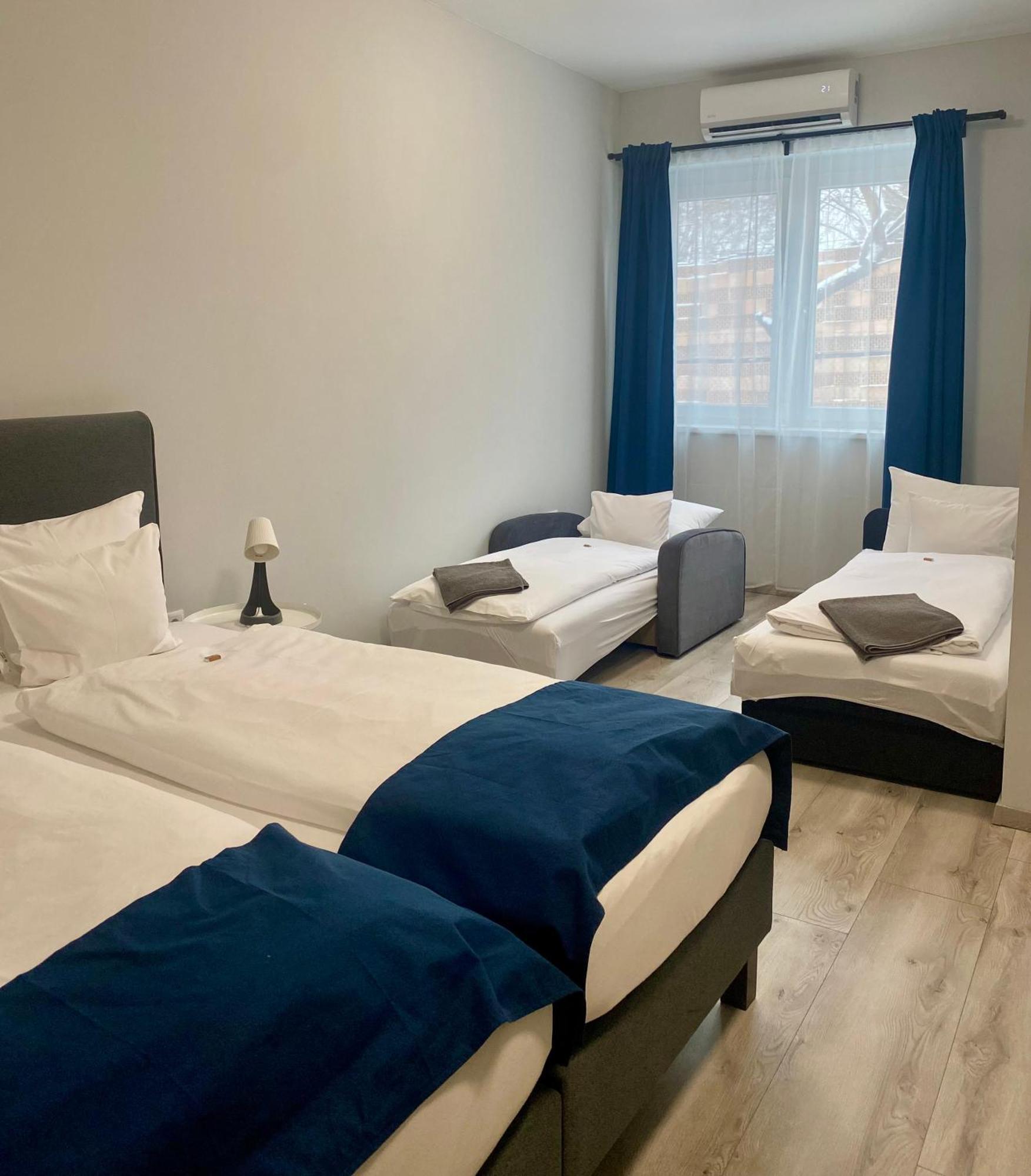 Vecsesi Rendezvenykoezpont Es Panzio Bed & Breakfast Luaran gambar